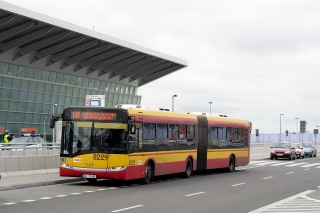 zdjęcie autobus na lotnisku